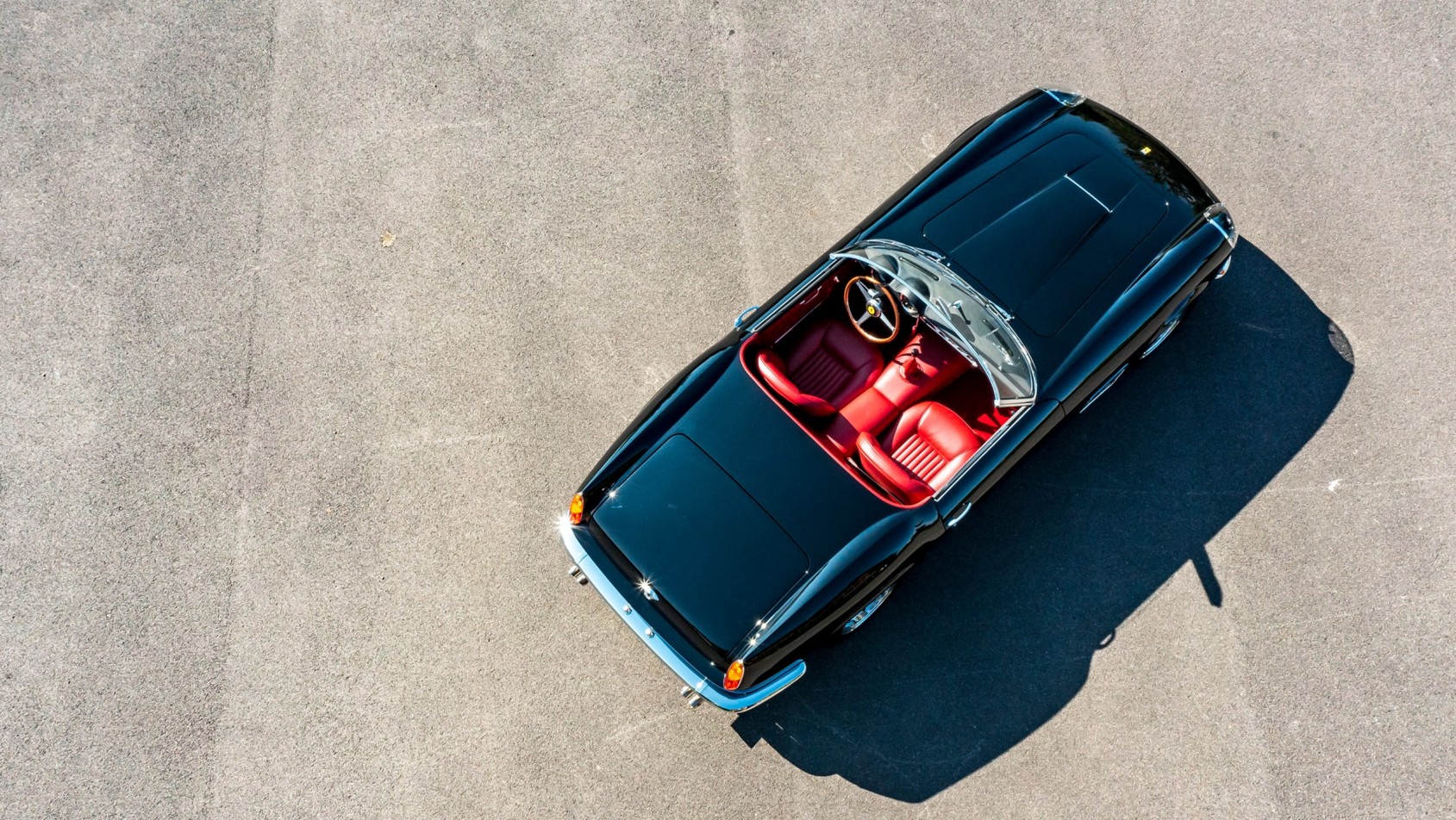 Ferrari California Spider Revival czerwona kabina