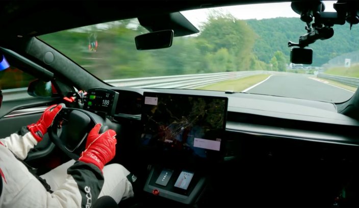 Tesla Model S Plaid na torze