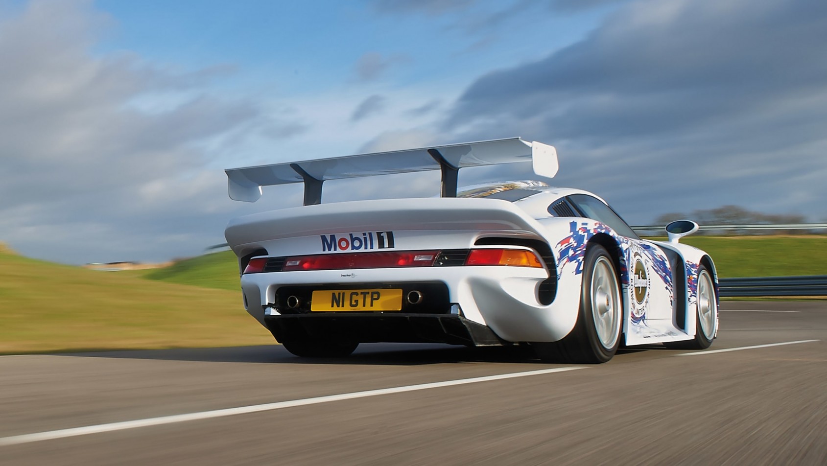 Porsche 911 GT1