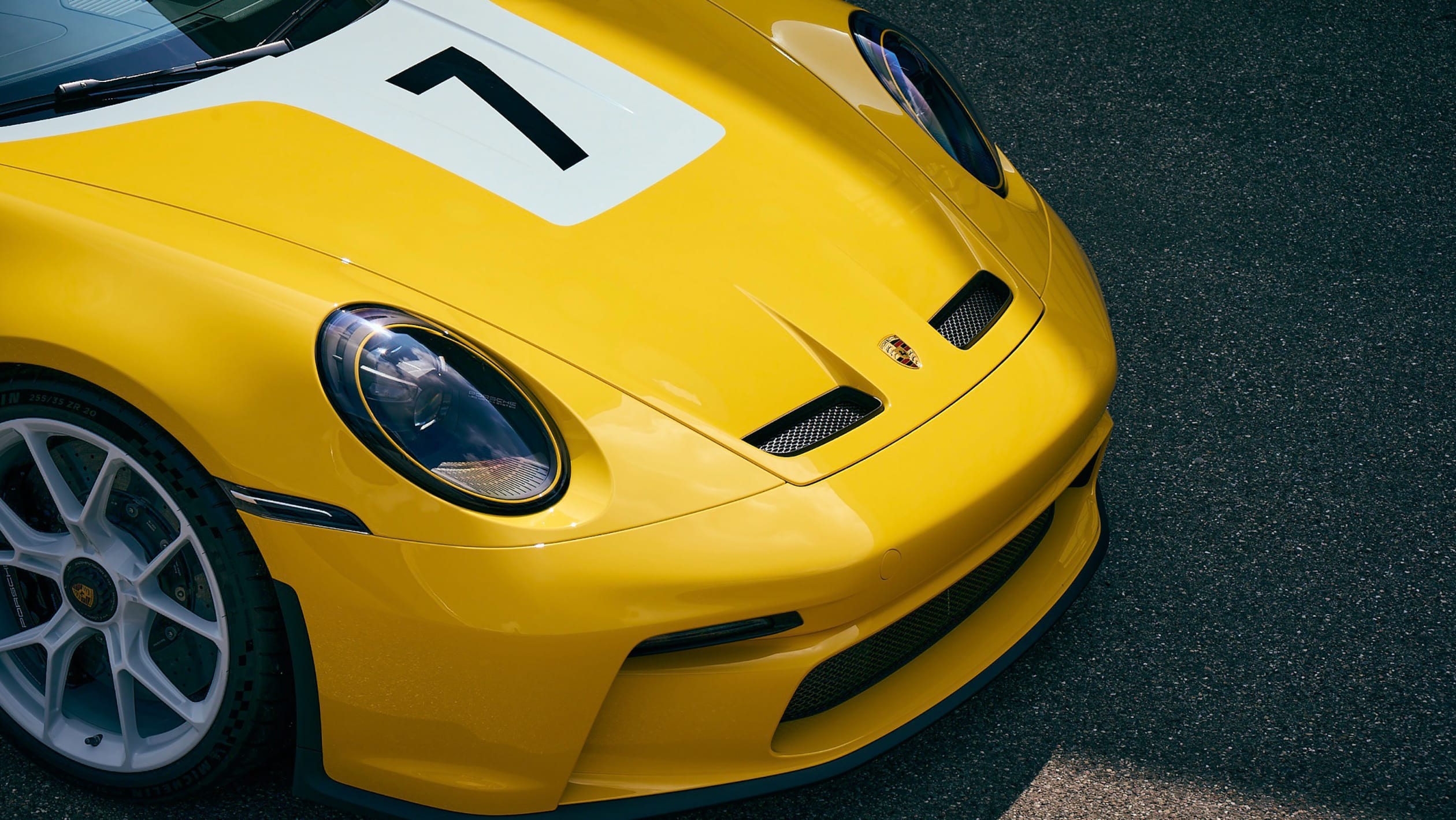 Le Mans inspired Porsche 911 GT3-9