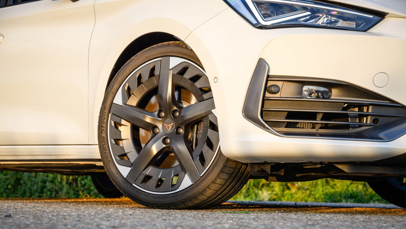 Cupra Leon 300 felgi przednia oś