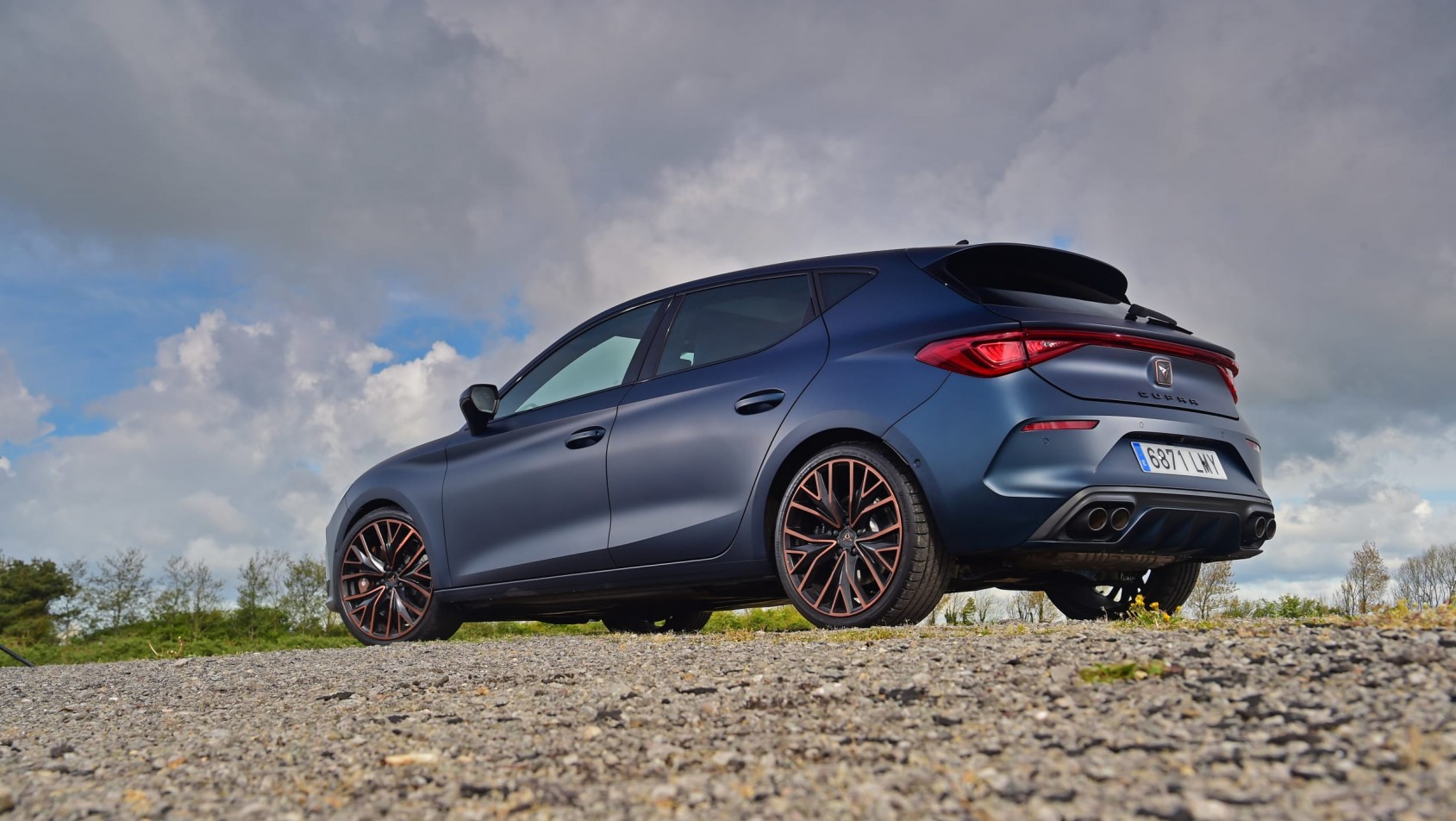 Cupra Leon 300 2021 sylwetka tył