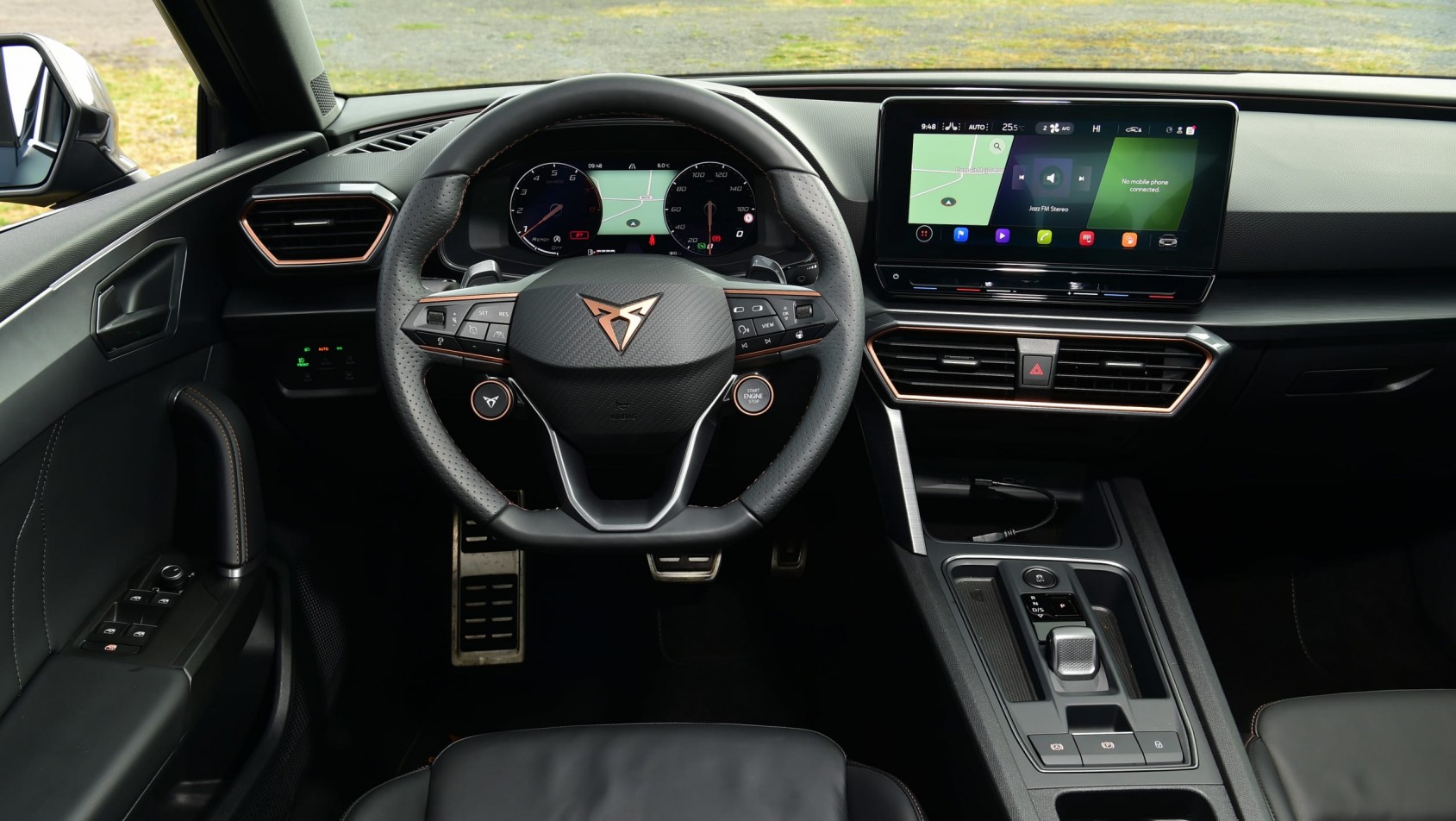 Cupra Leon 300 2021 wnetrze, kokpit