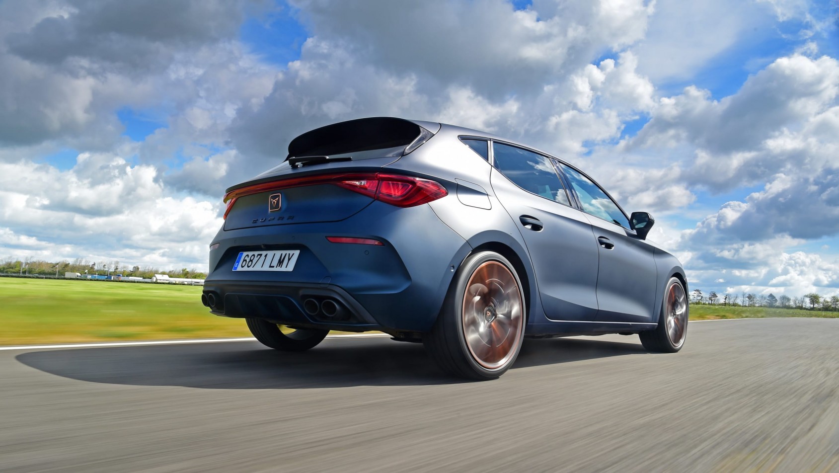 Cupra Leon 300 2021 tył niebieska