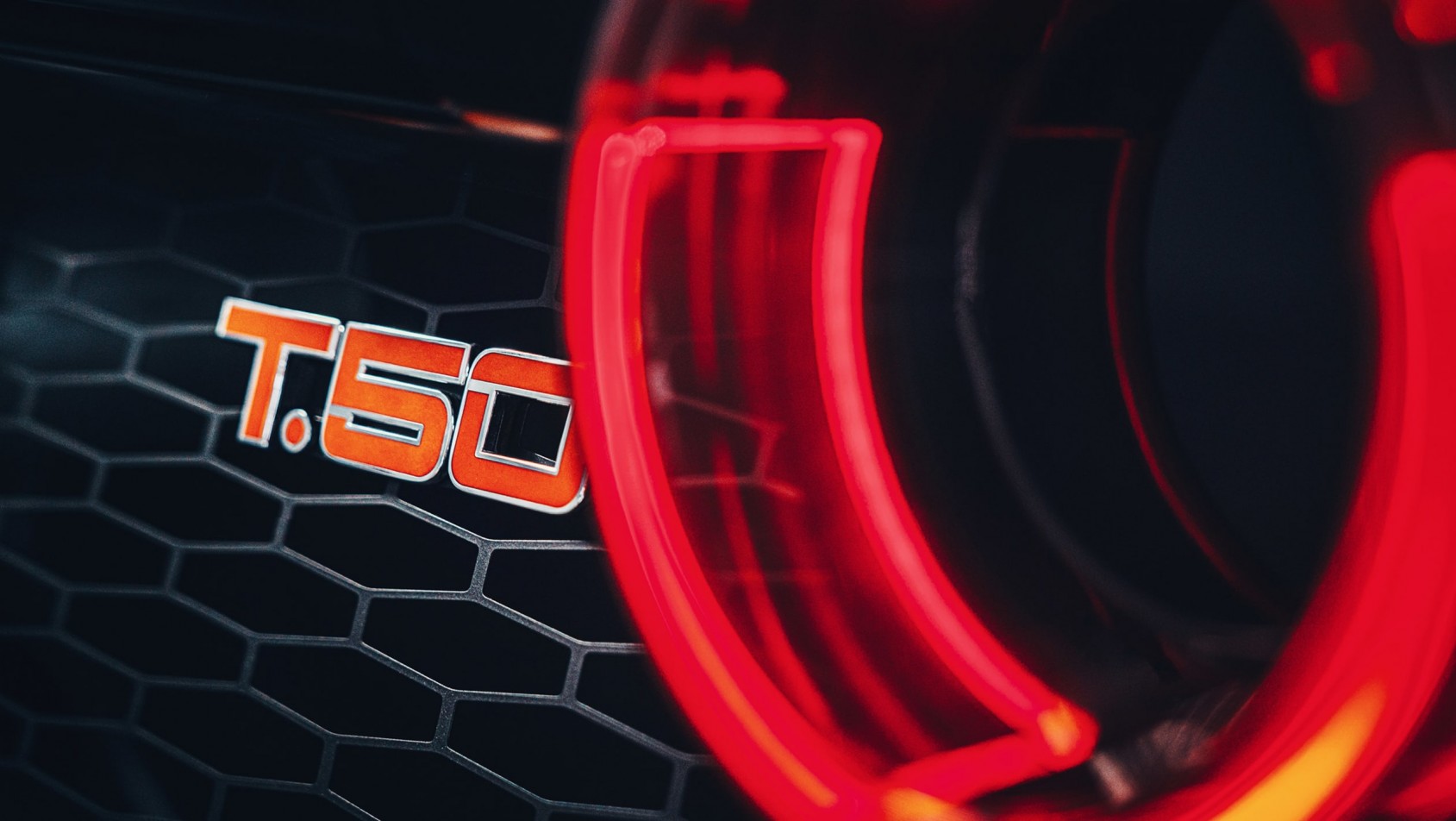 GMA T.50 detal logotyp