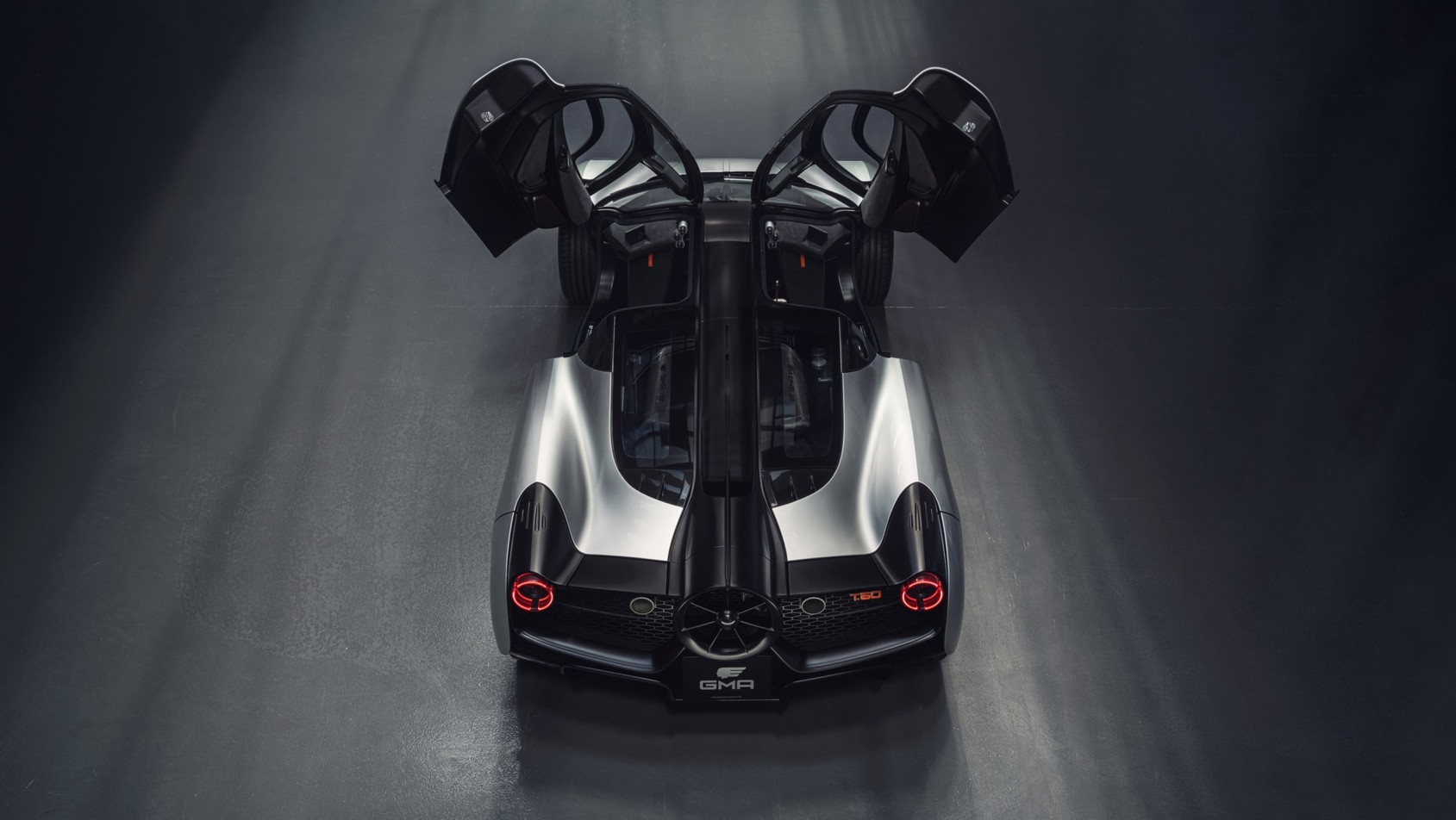 GMA T.50 tył otwarte drzwi