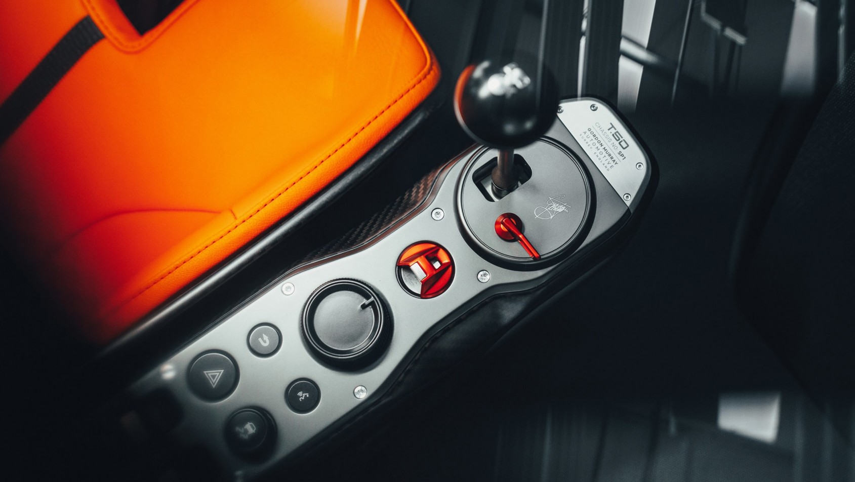 GMA T.50 konsola środkowa