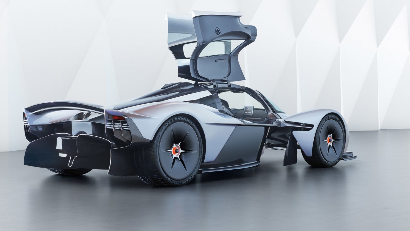 aston-martin-valkyrie_05 (1)