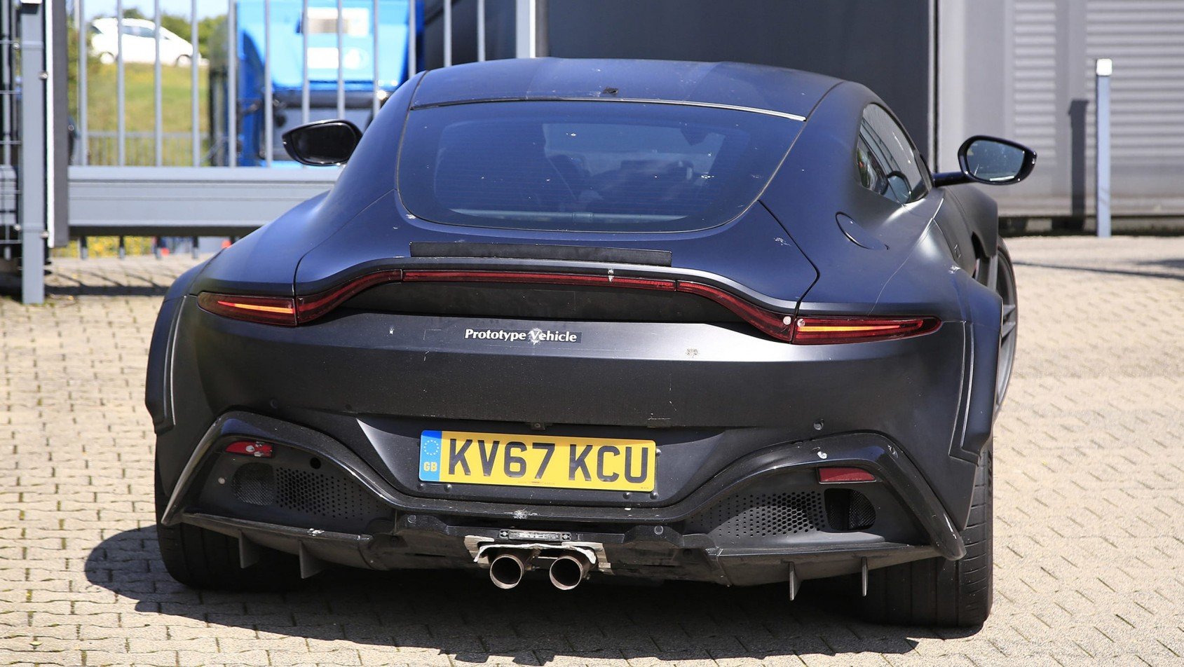 Aston Martin V12 Vantage