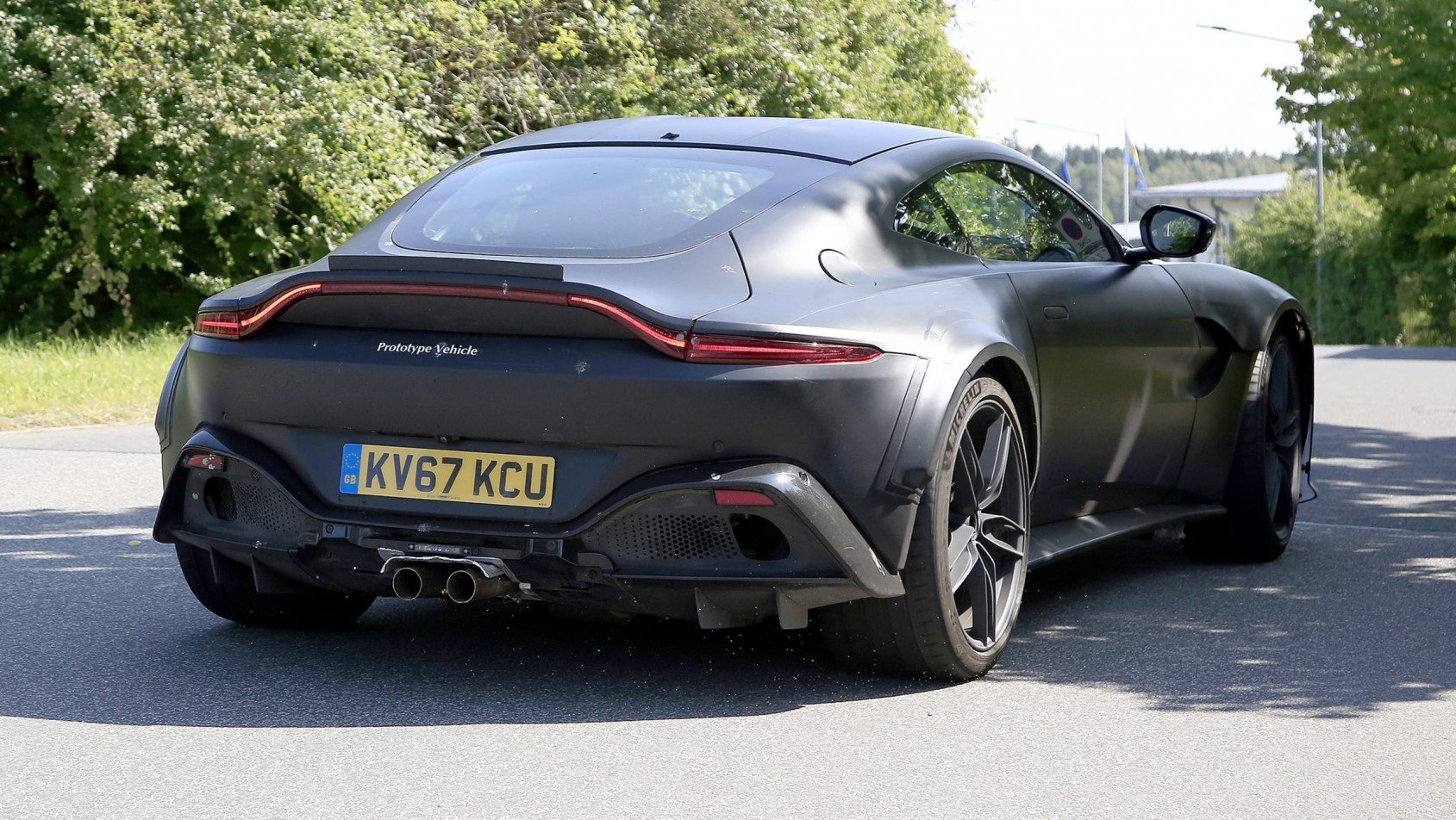 Aston-Martin-Vantage-RS-017