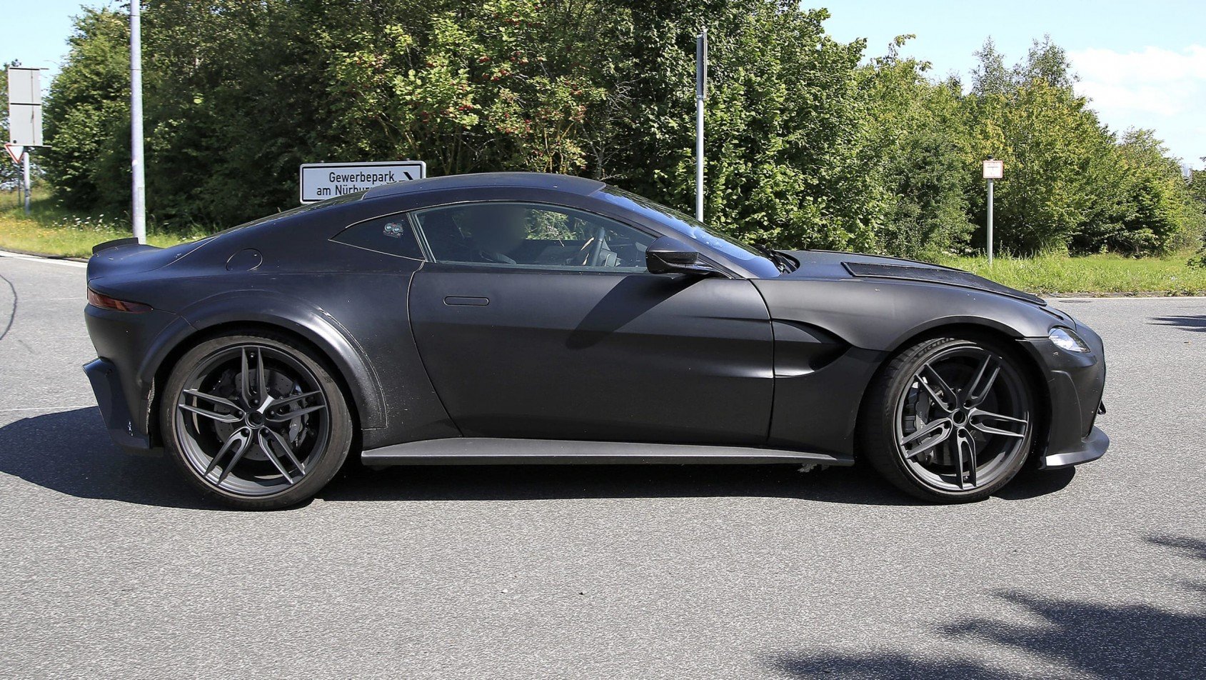 Aston Martin V12 Vantage