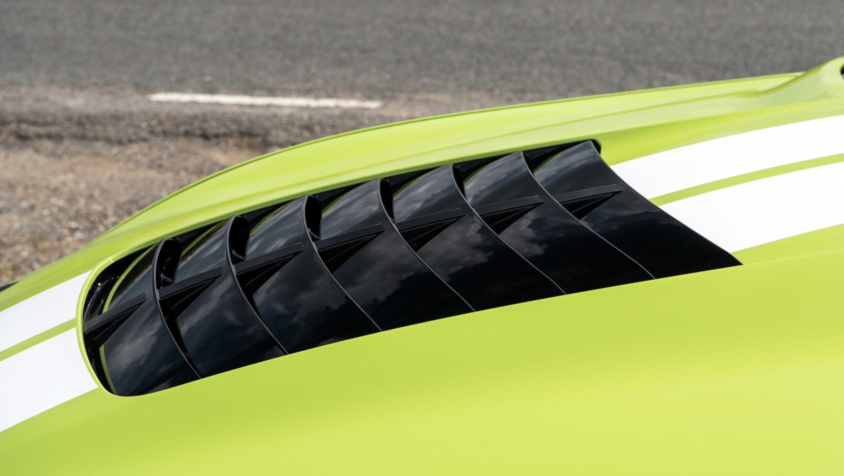 Ford Mustang Shelby GT500 - wlot powietrza na masce