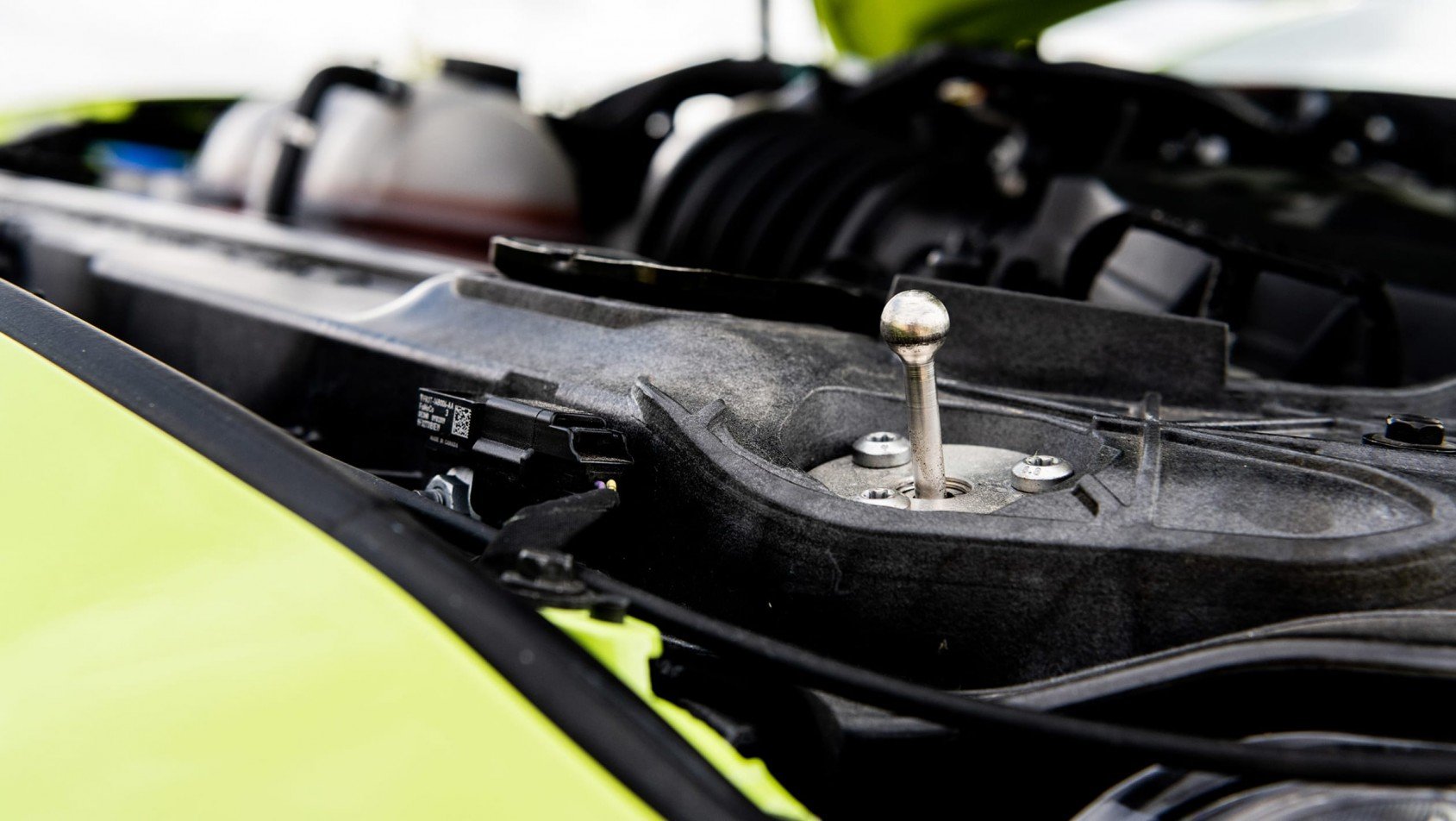 Ford Mustang Shelby GT500 - zatrzaski maski