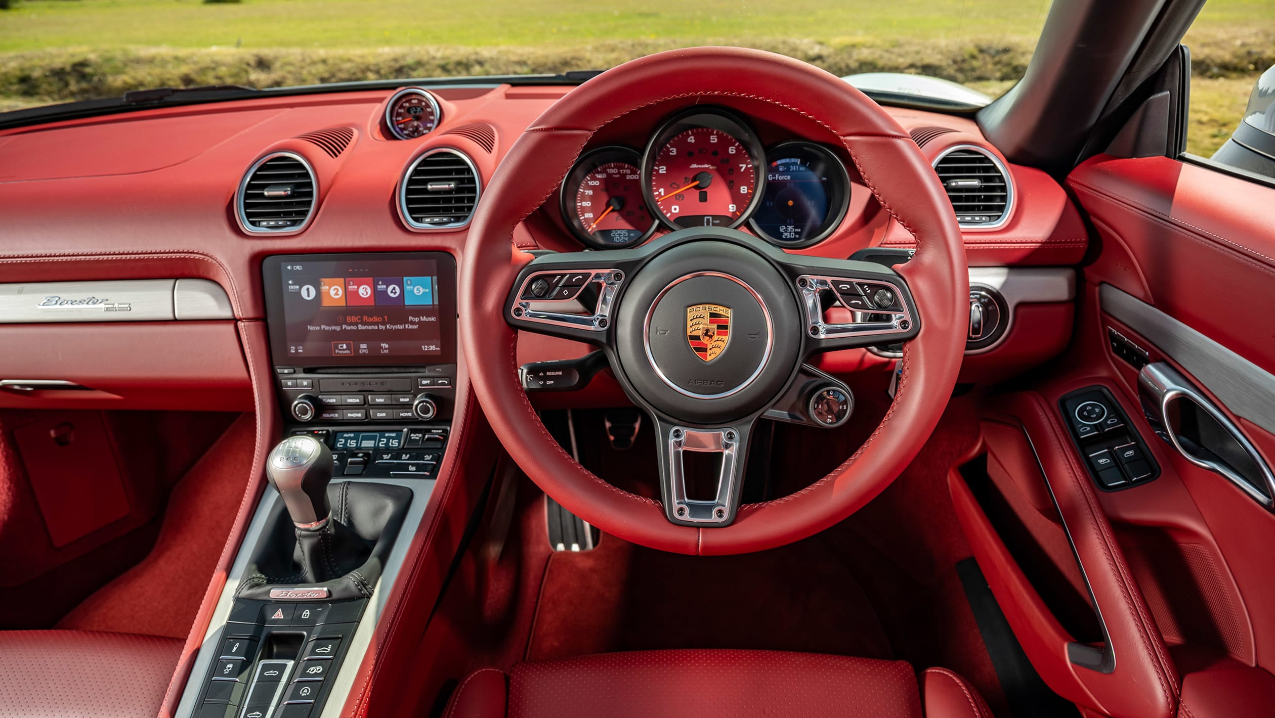 Porsche 718 Boxster wnętrze czerwona skóra