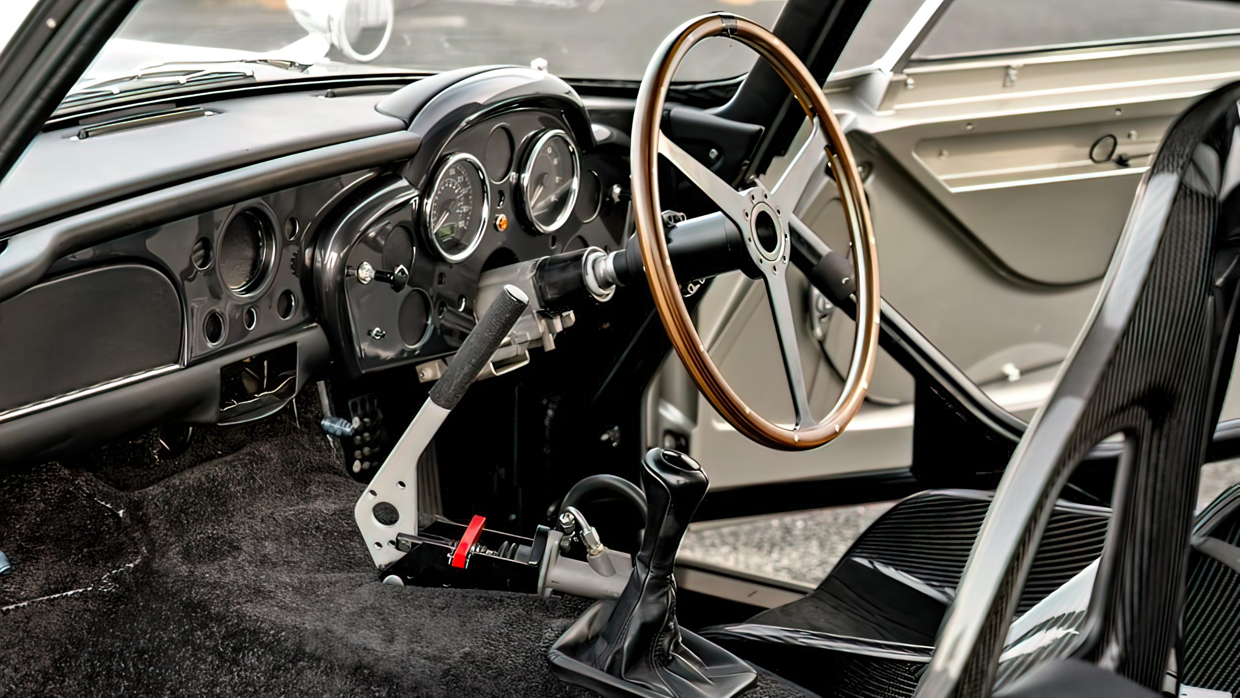 Aston Martin DB5 replika wnętrze