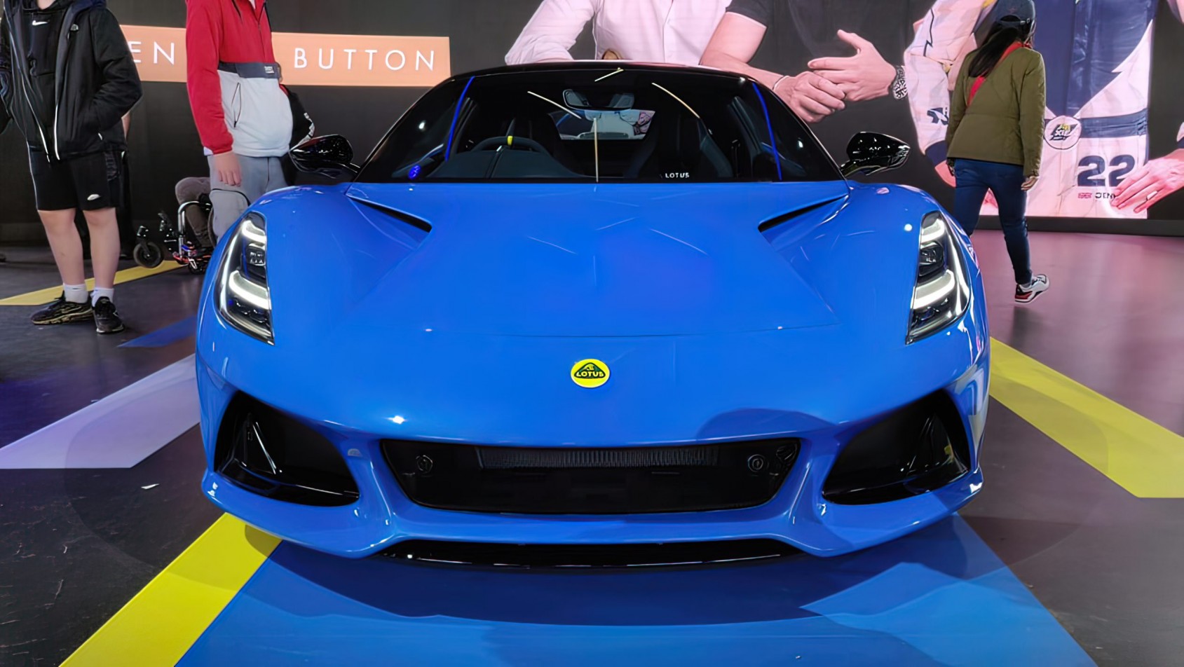 2022 Lotus Emira na targach