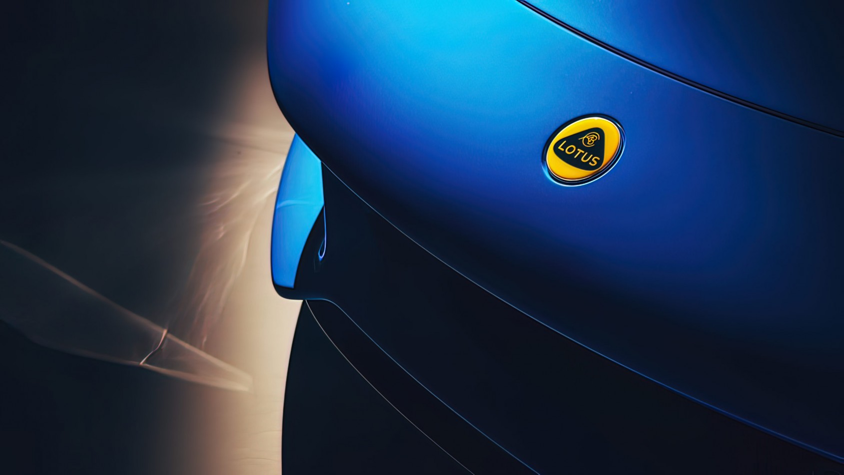 2022 Lotus Emira front auta