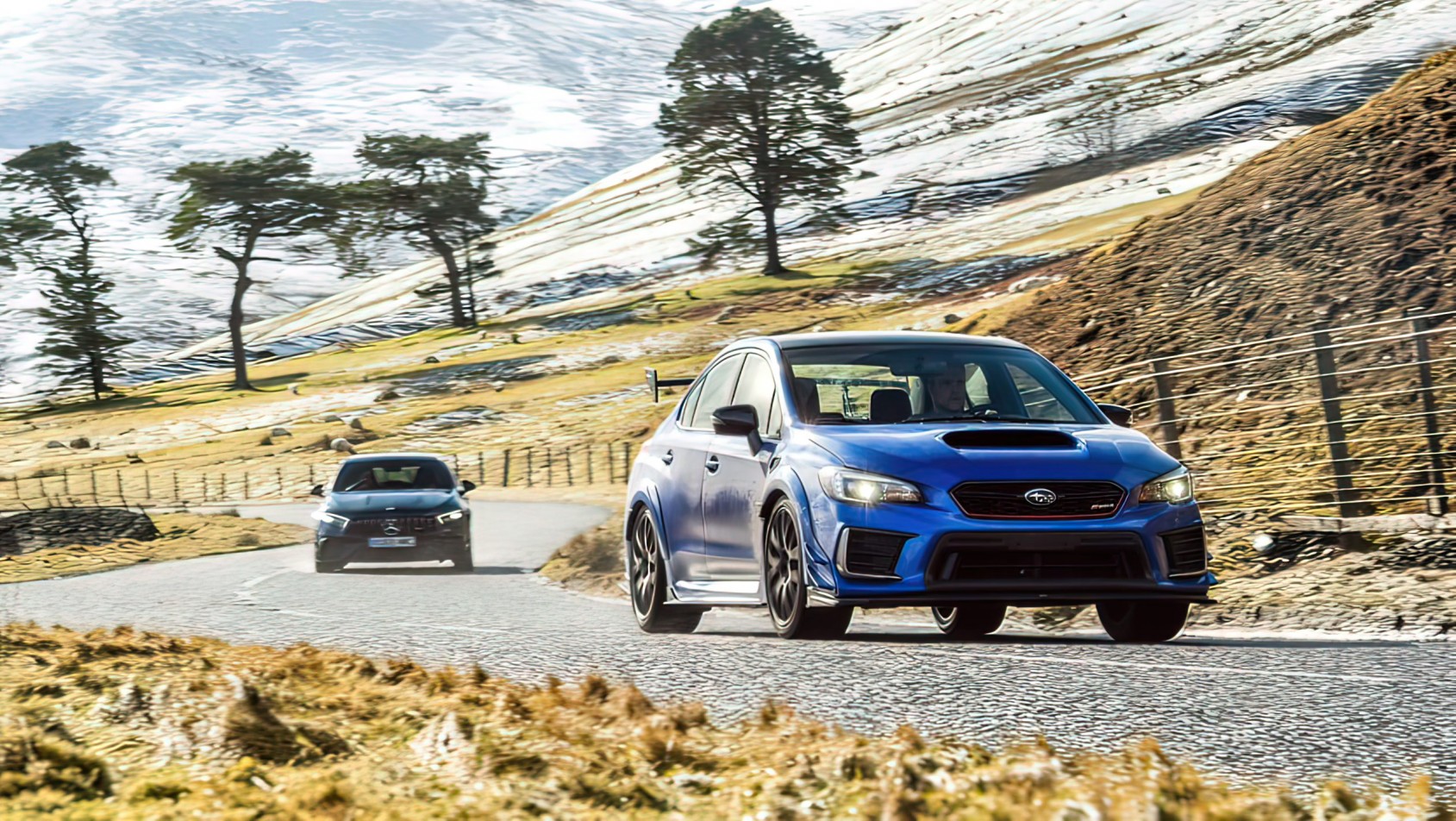 Mercedes AMG A45 S vs Subaru Impreza WRX w słoneczny dzień