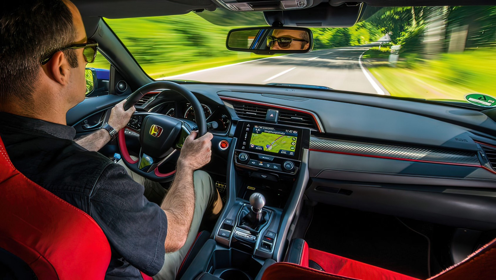 kierowca za kierownicą skrzynia biegów