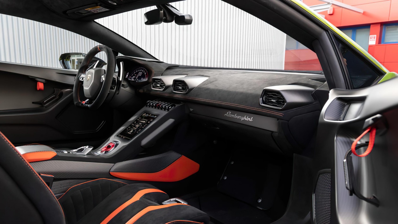 Lamborghini Huracán STO - kabina