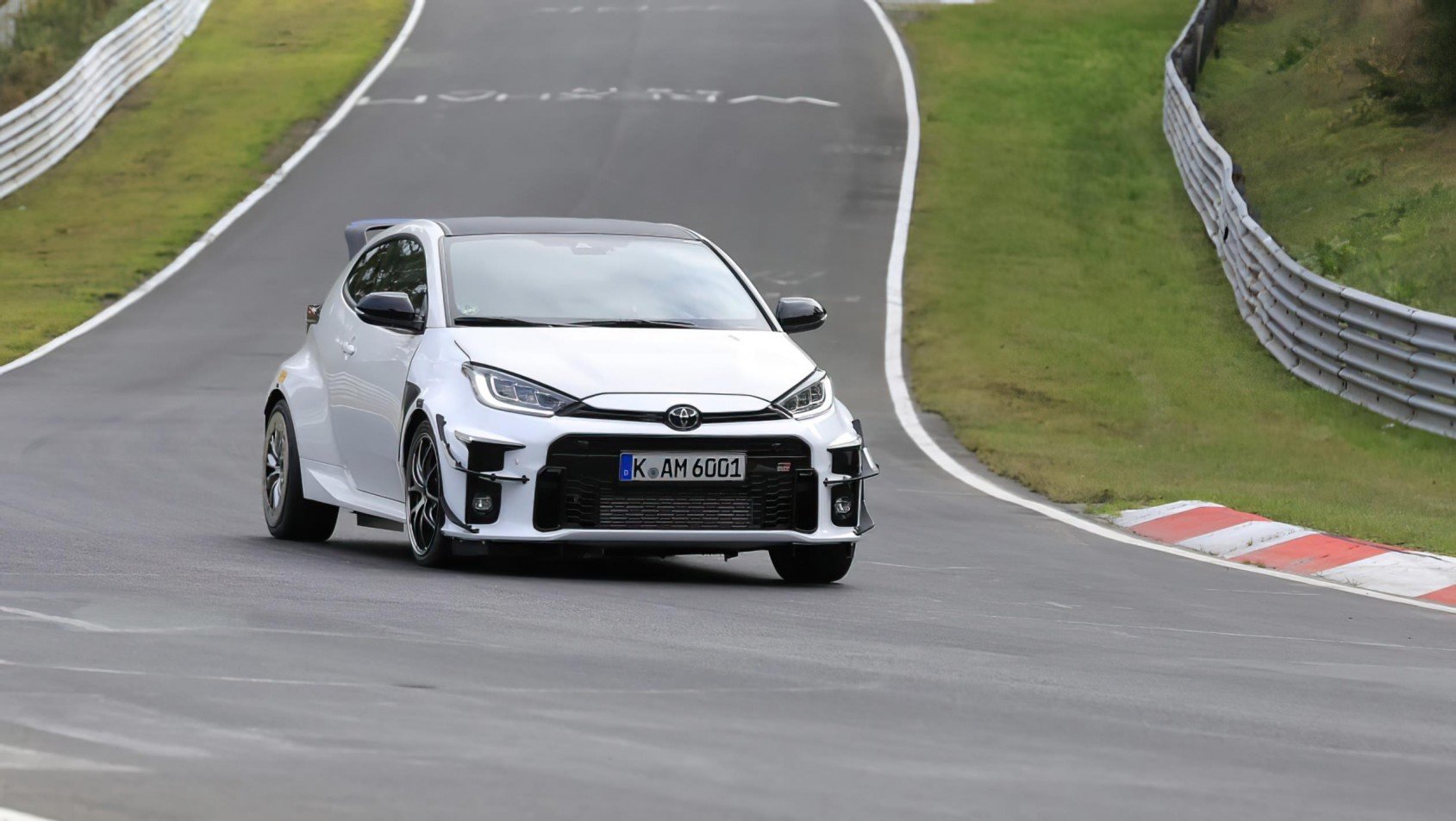 Toyota GR Yaris - przód 3