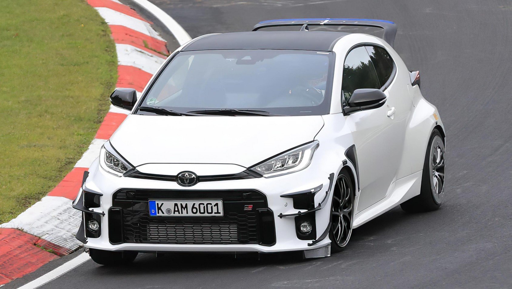 Toyota GR Yaris - przód 1