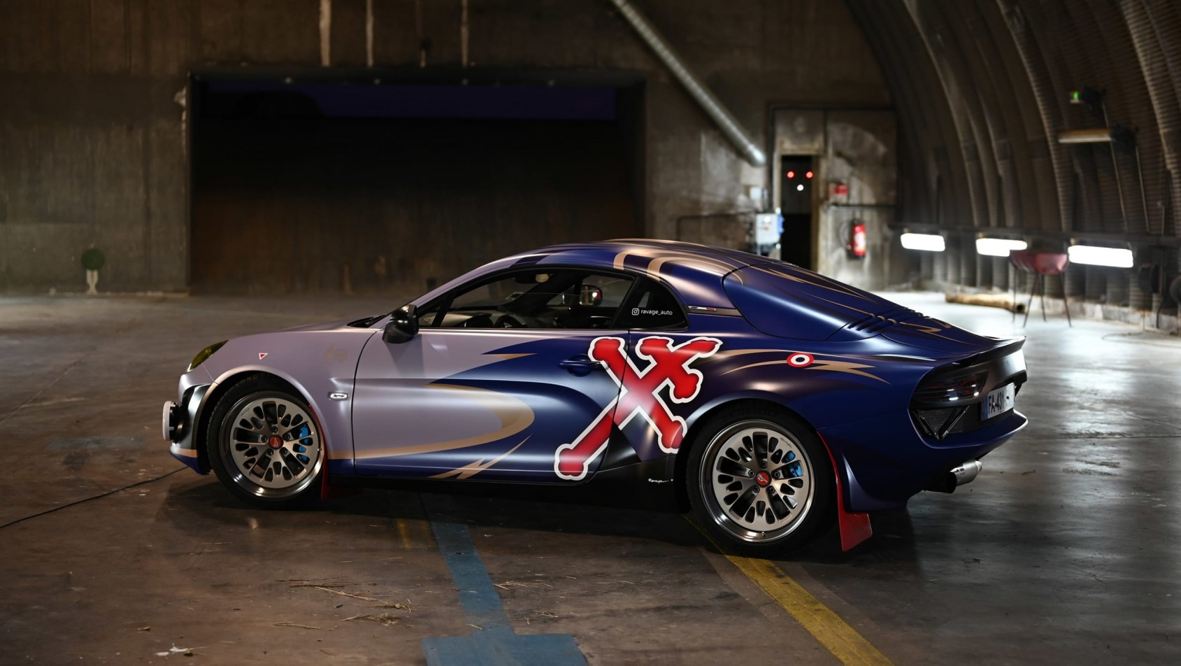 Alpine Ravage w hangarze