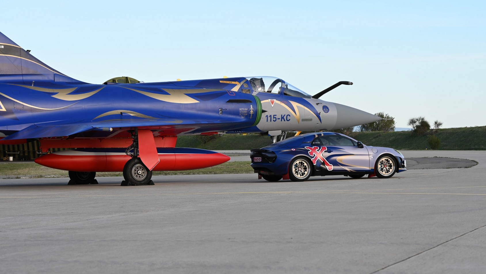 Alpine Ravage z myśliwcem