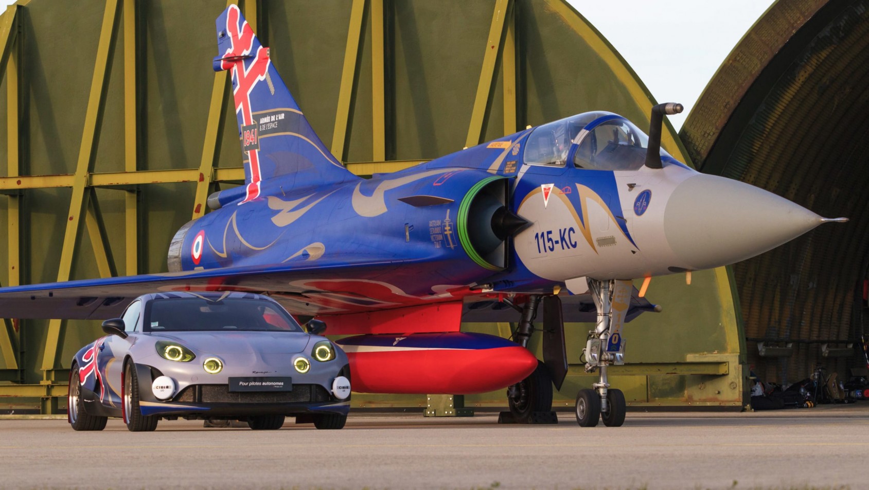 Alpine Ravage i samolot