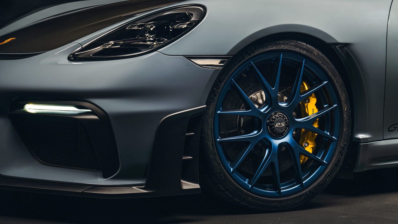 porsche-718-cayman-gt4-rs przednia oś felga, zaciski