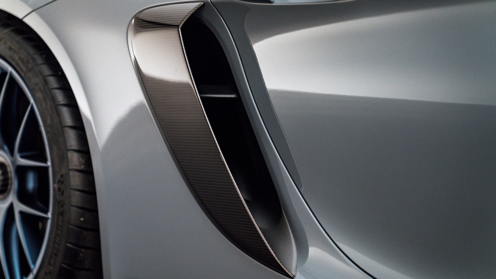 porsche-718-cayman-gt4-rs zbliżenie na wlot powietrza