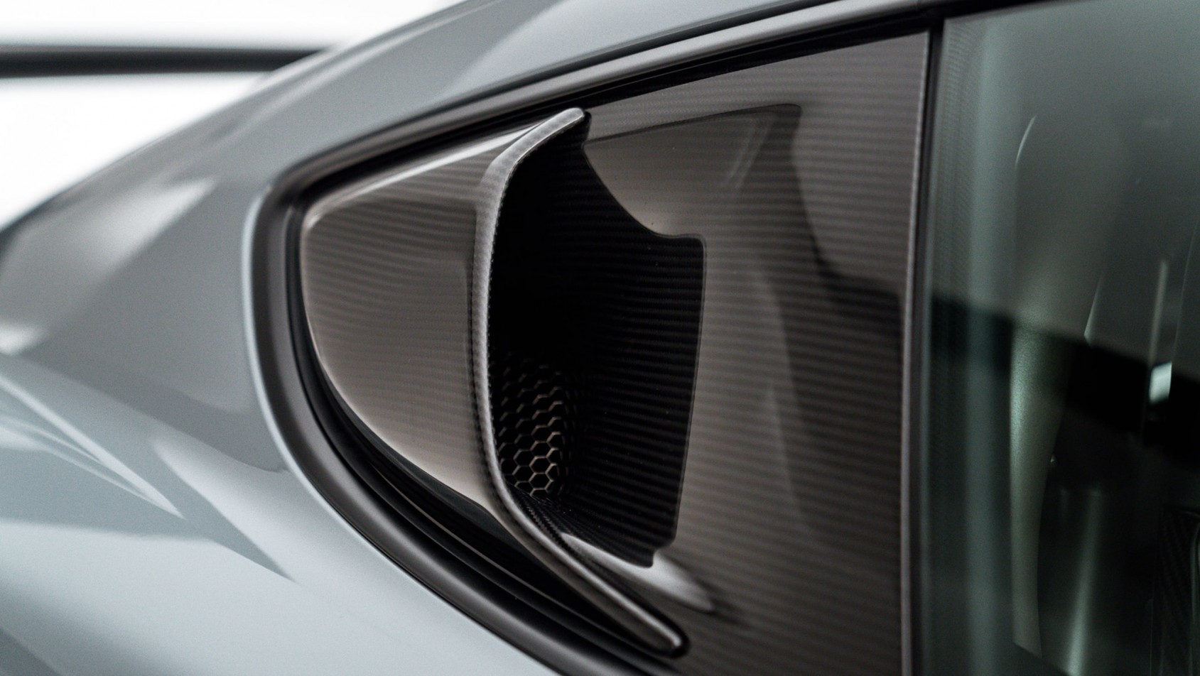 porsche-718-cayman-gt4-rs wlot za szybą2