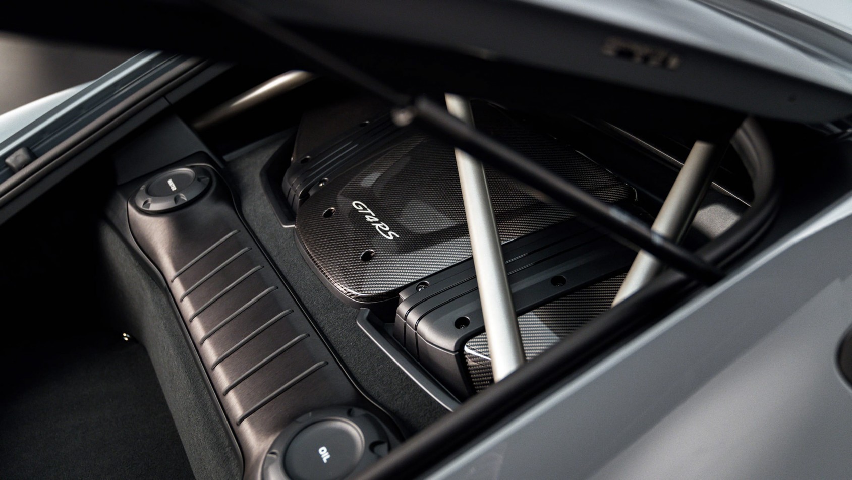 porsche-718-cayman-gt4-rs silnik carbon