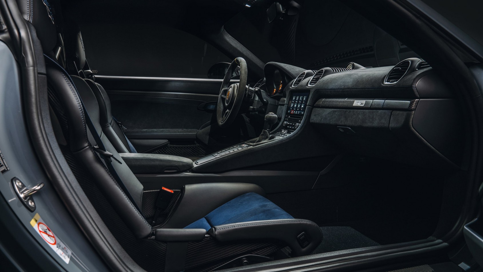 porsche-718-cayman-gt4-rs wnętrze od strony pasażera
