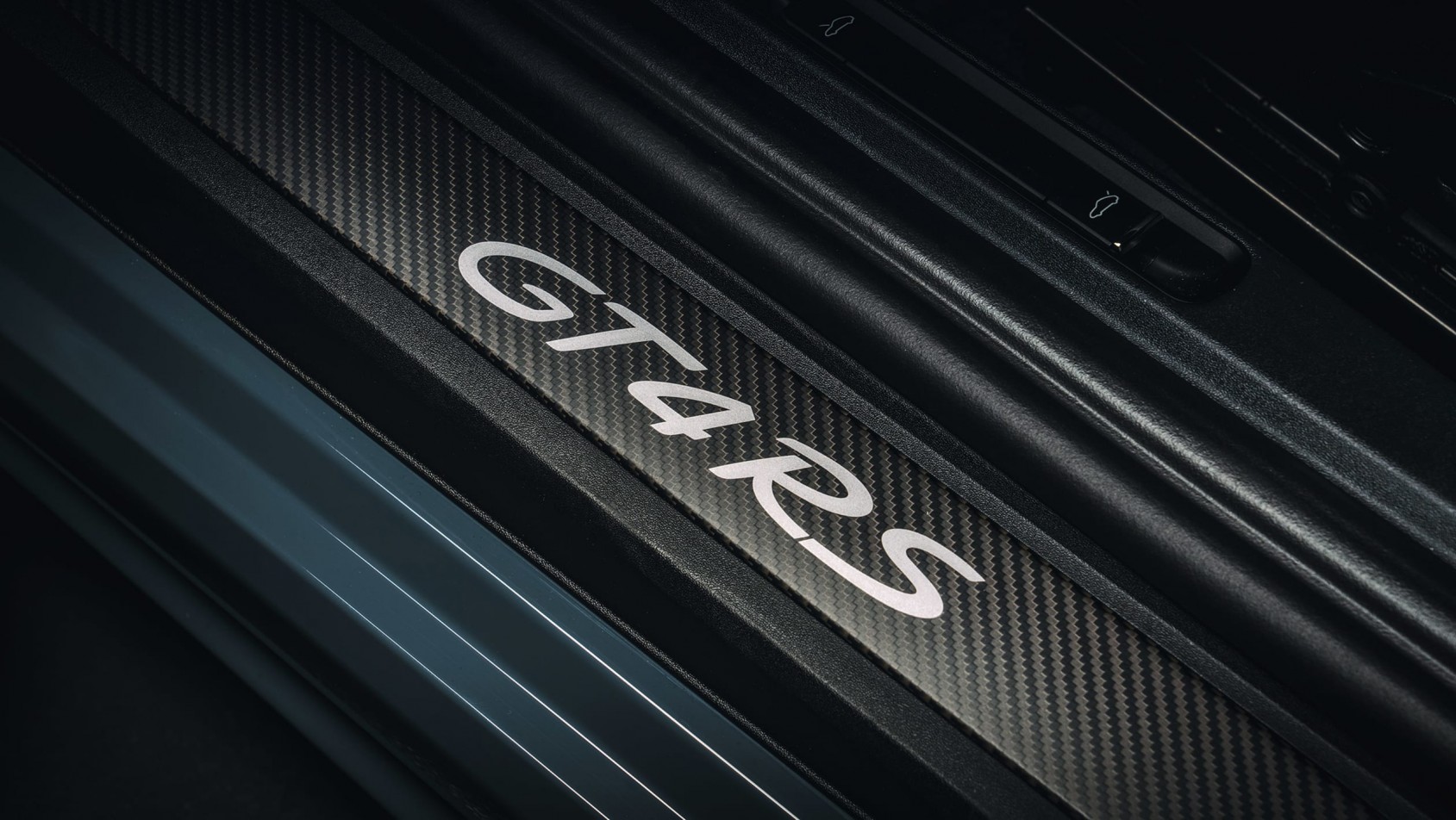 porsche-718-cayman-gt4-rs próg carbon