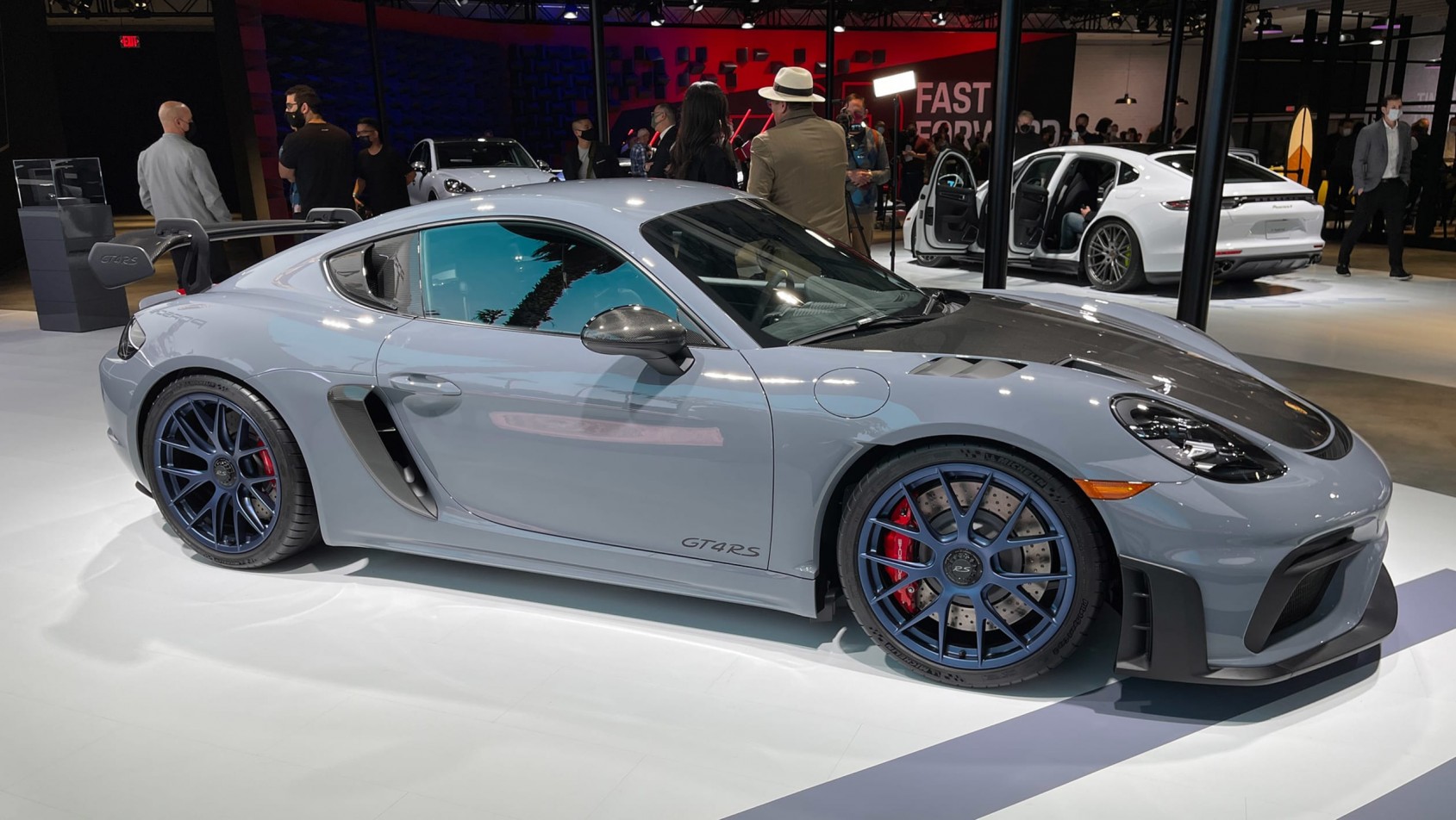 porsche-718-cayman-gt4-rs na premierze