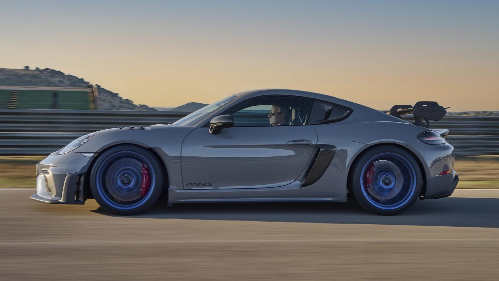 porsche-718-cayman-gt4-rs w ruchu