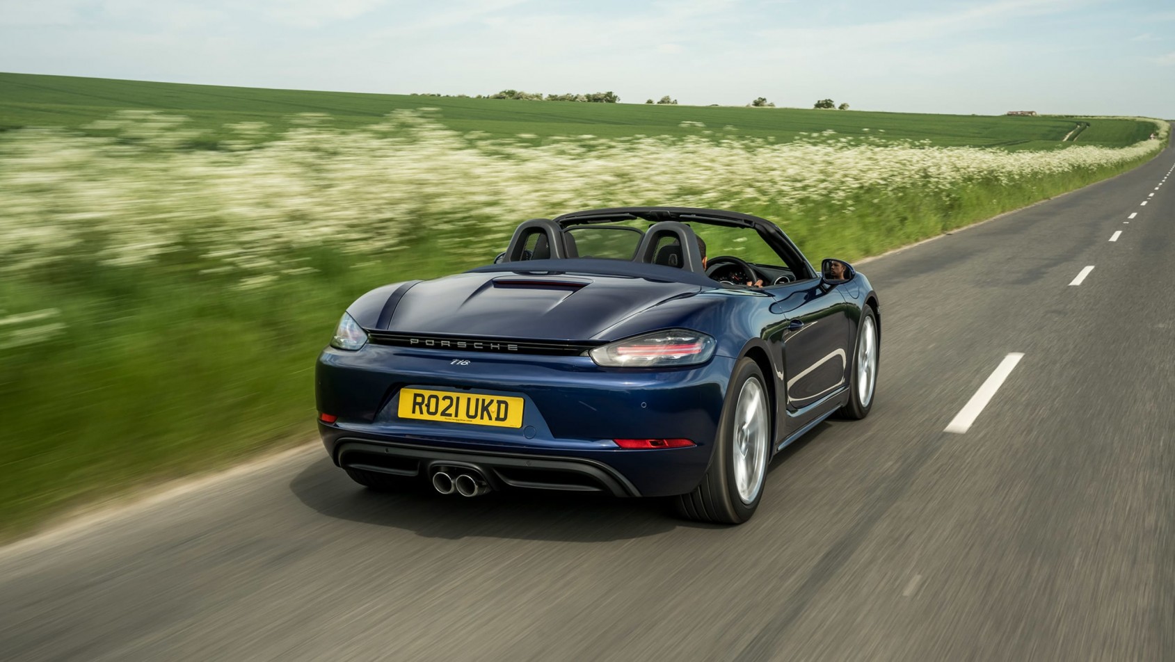 Porsche 718 Boxster na prostej drodze