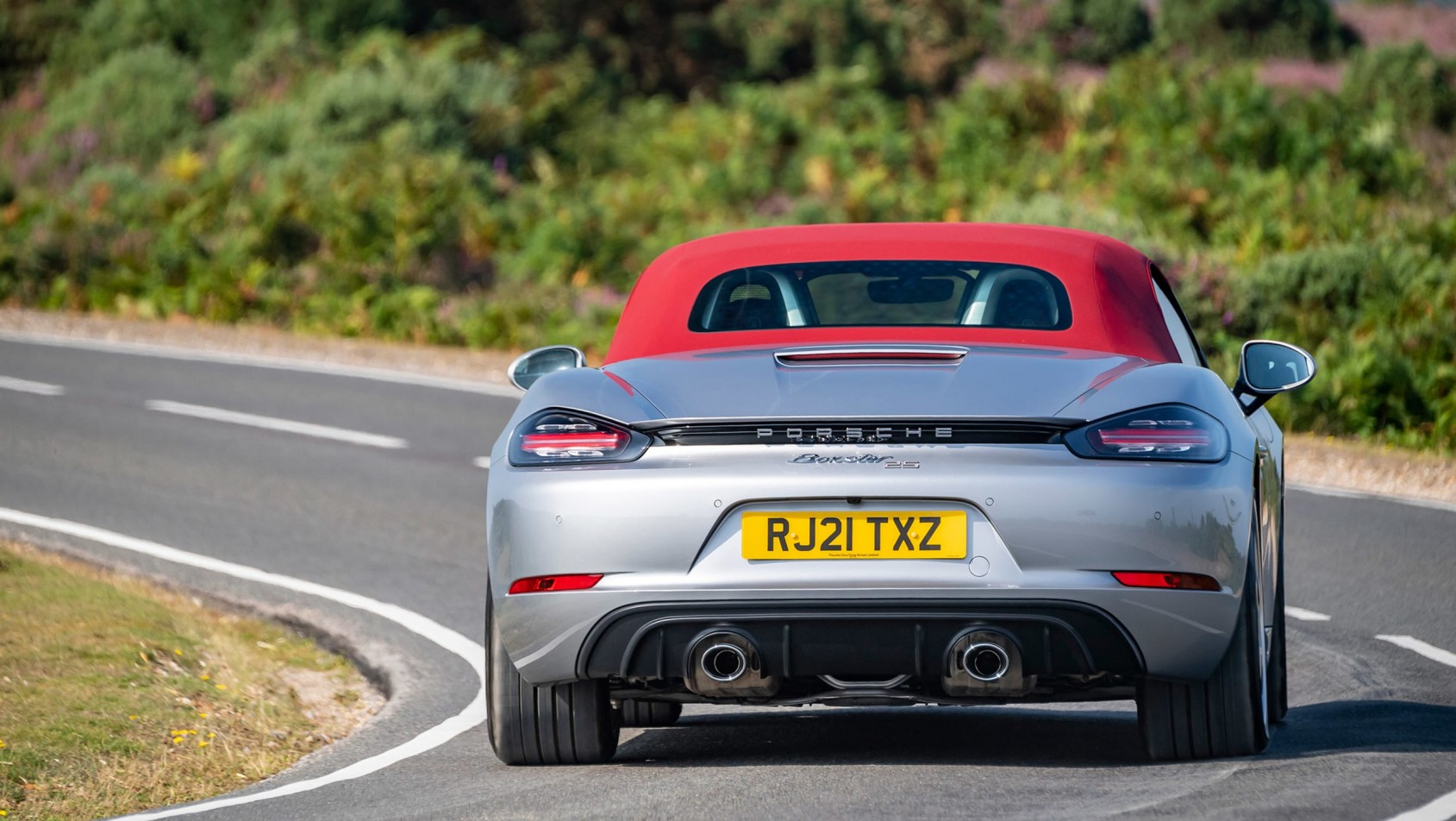 Porsche 718 Boxster srebrny czerwony dach tył