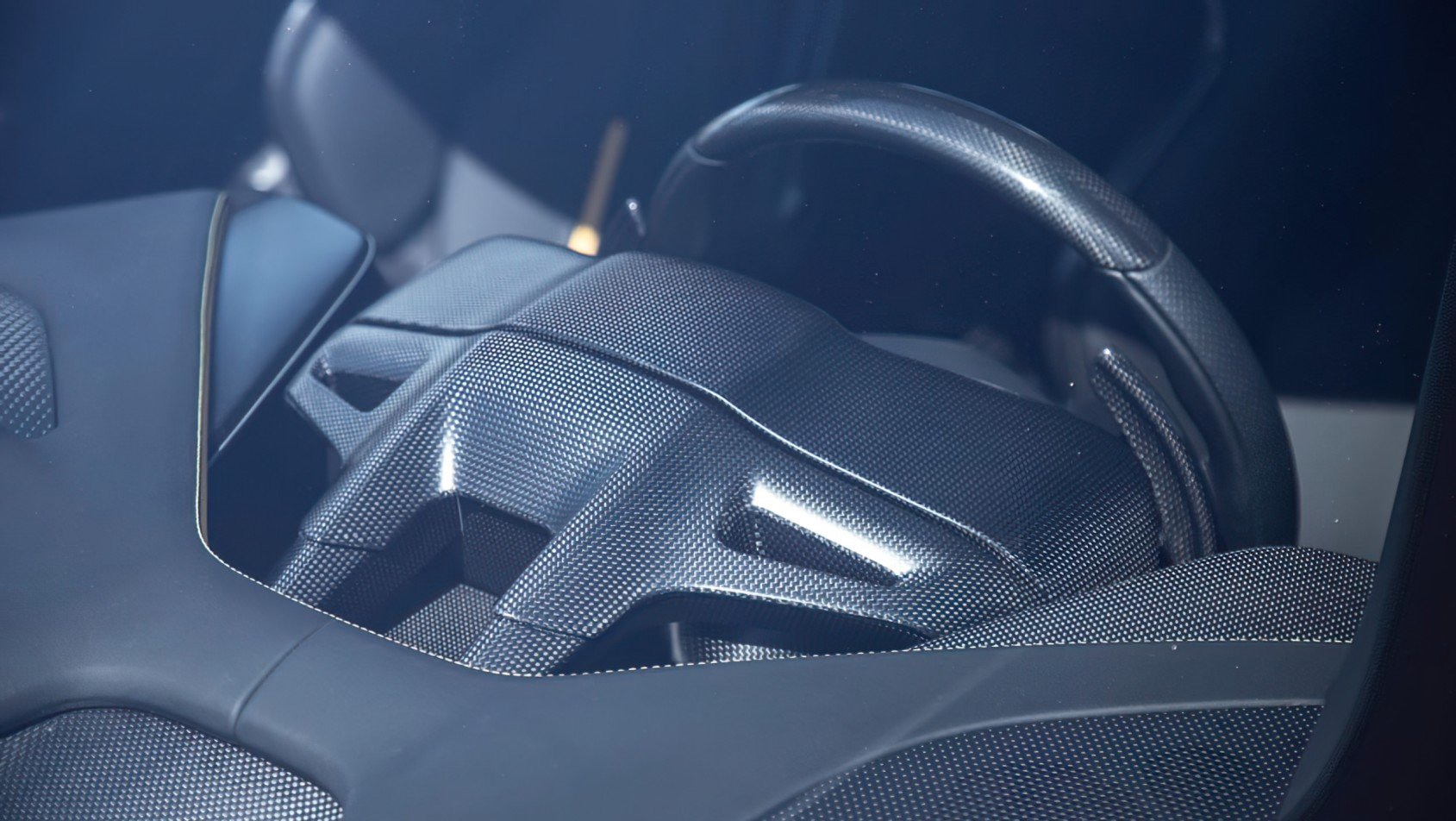 Karbonowe elementy wnętrza w Ferrari 296 GTB