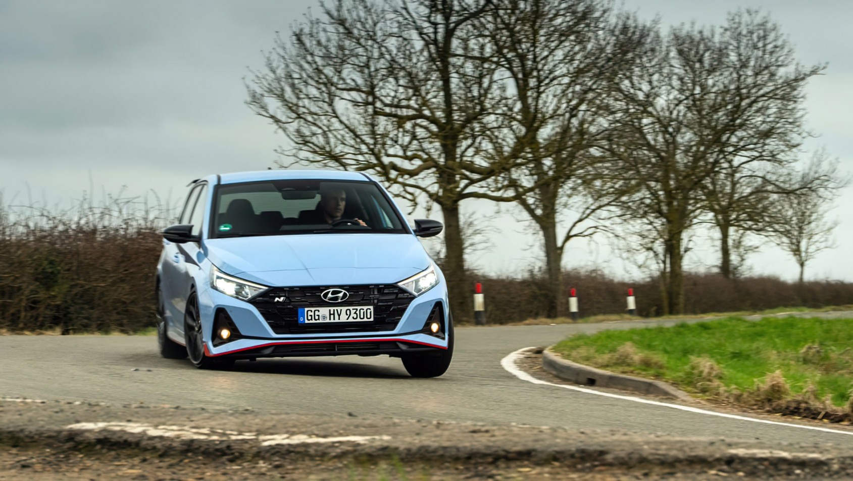 Hyundai i20 N wchodzi mocno w zakręt