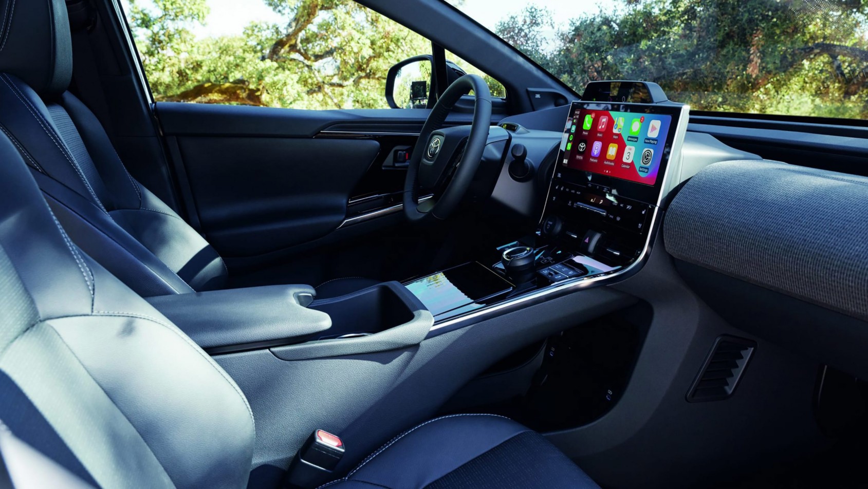 Toyota - bZ4x wnętrze z prawej strony