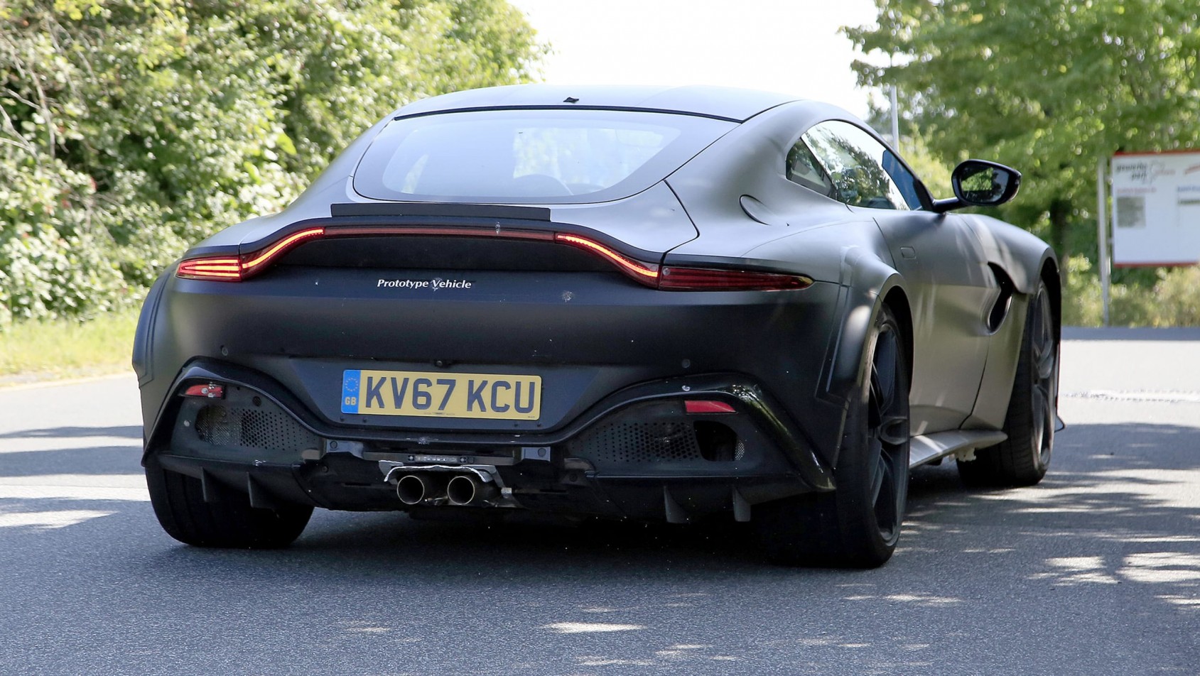 Aston-Martin-Vantage-RS tył auta