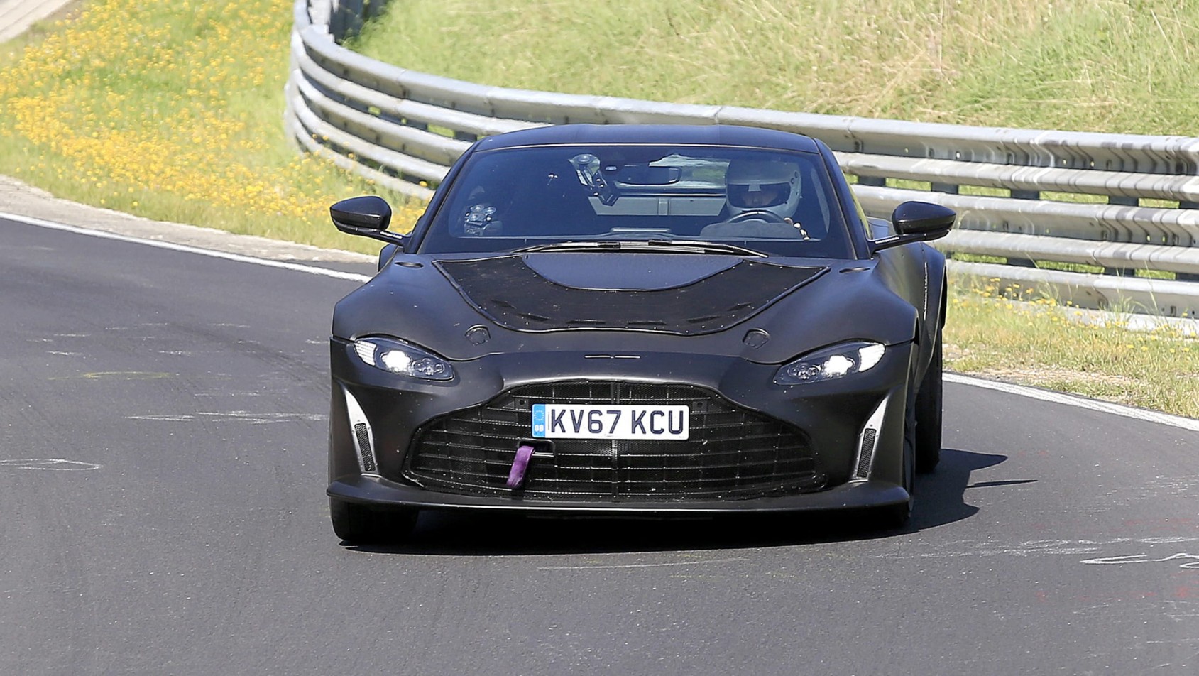 Aston Martin Vantage RS na torze