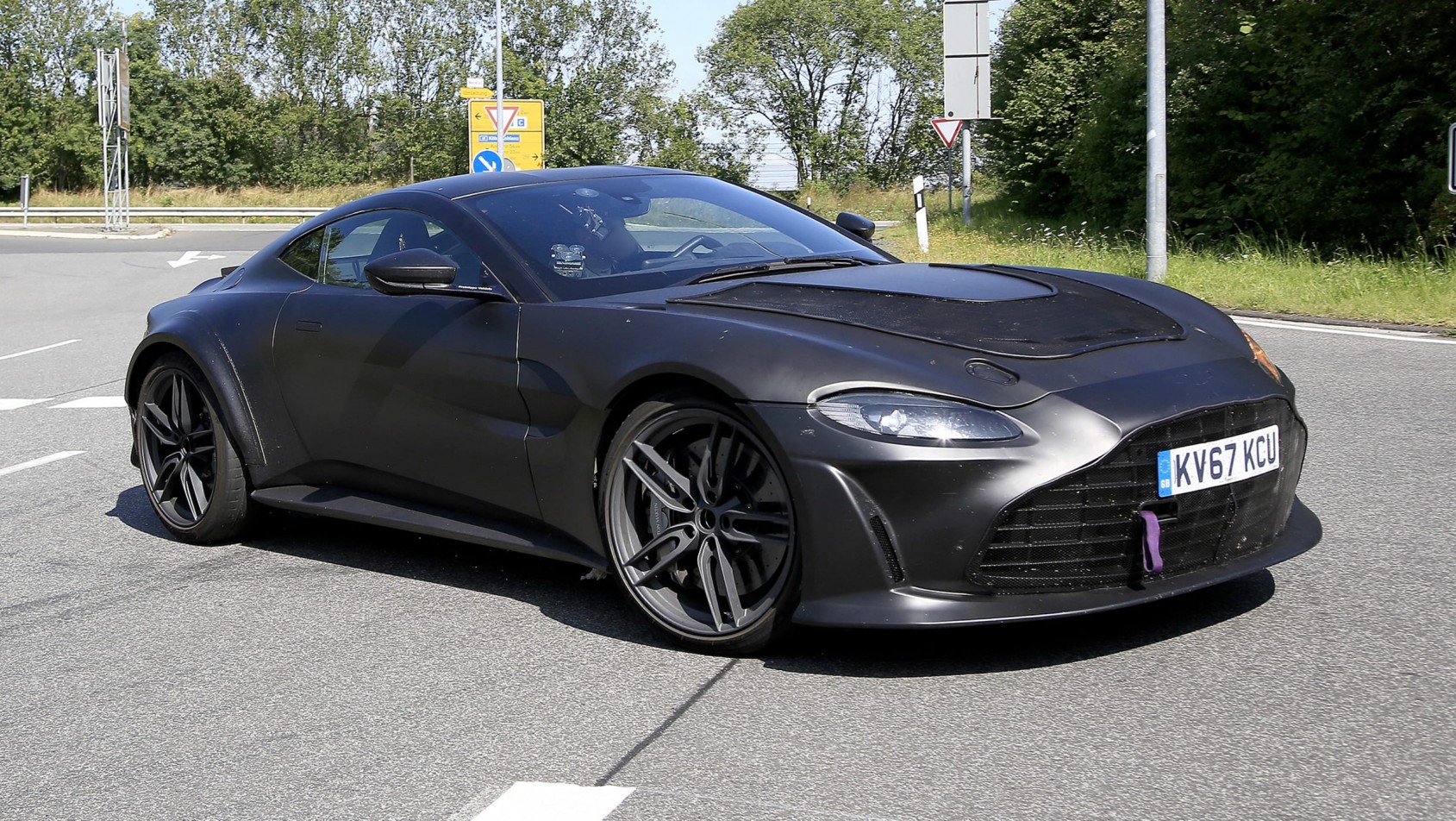 Aston Martin Vantage RS widok z boku