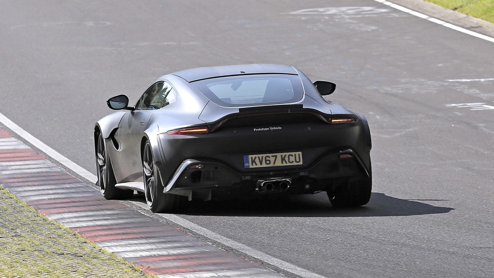 Aston Martin Vantage RS w ruchu