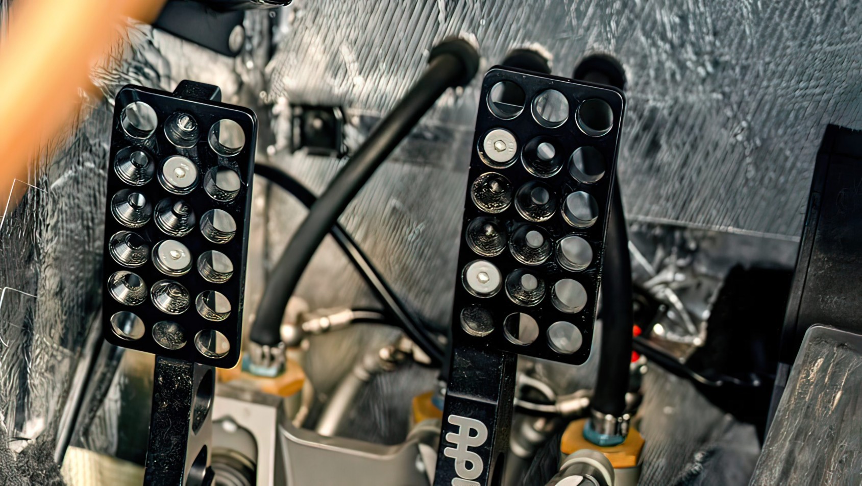 Aston Martin DB5 pedały