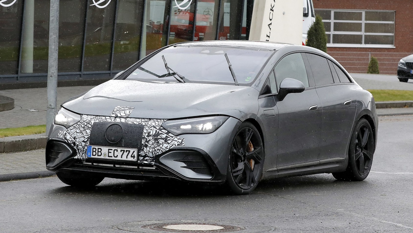 Mercedes-AMG-EQE-003