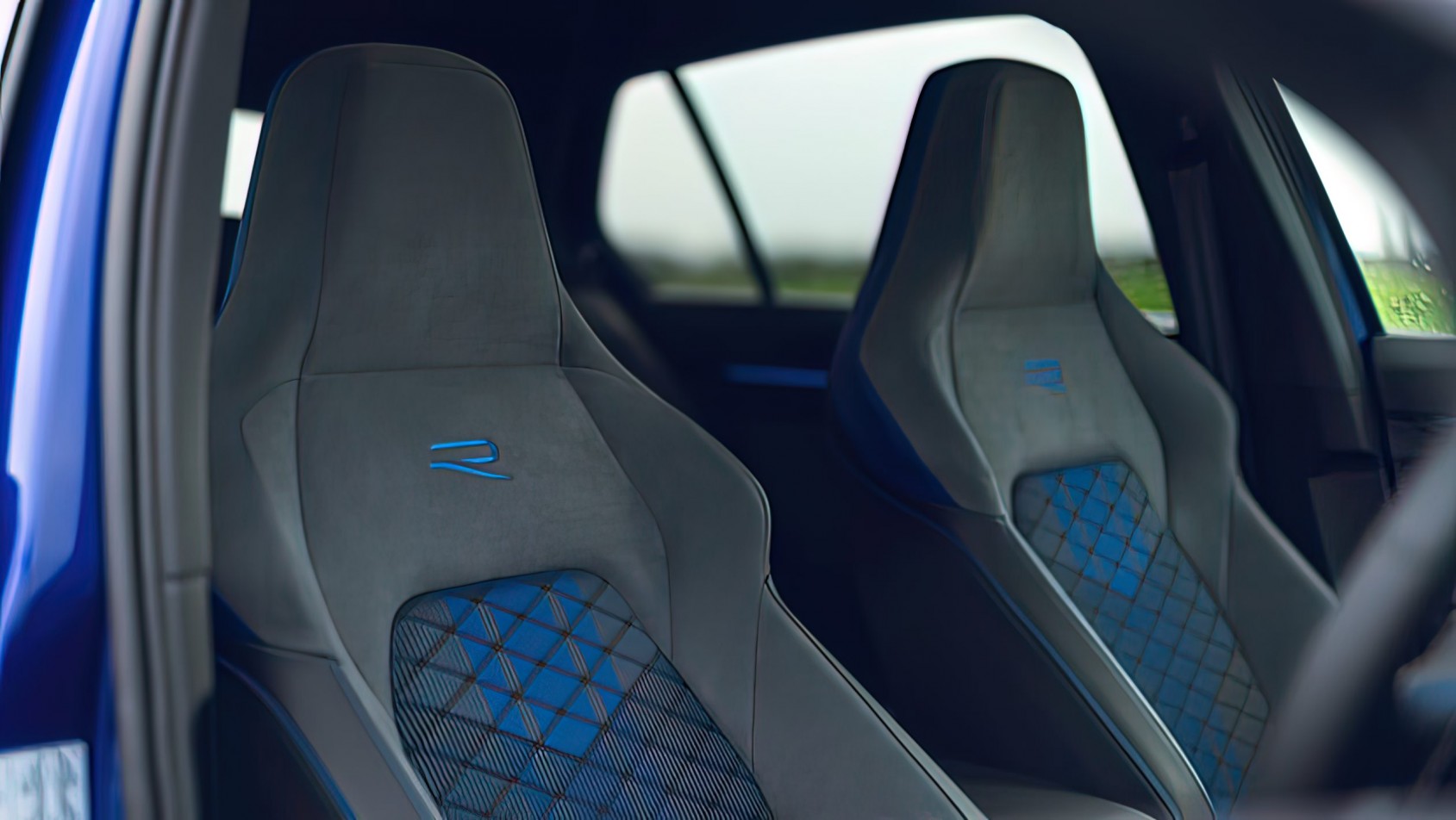 Kubełkowe fotele Volkswagen Golf R