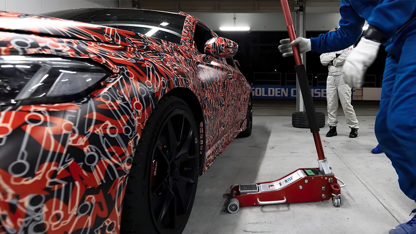 Honda Civic Type R w warsztacie